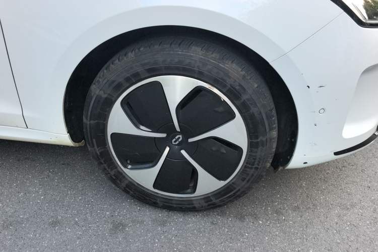 Used Hima AITO M5 2022 Pure Electric Rear-Drive Standard Edition Right Front Wheel Hub