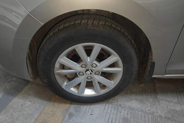 Used Skoda Rapid 2018 1.6L Manual Standard Edition Left Front Wheel Hub