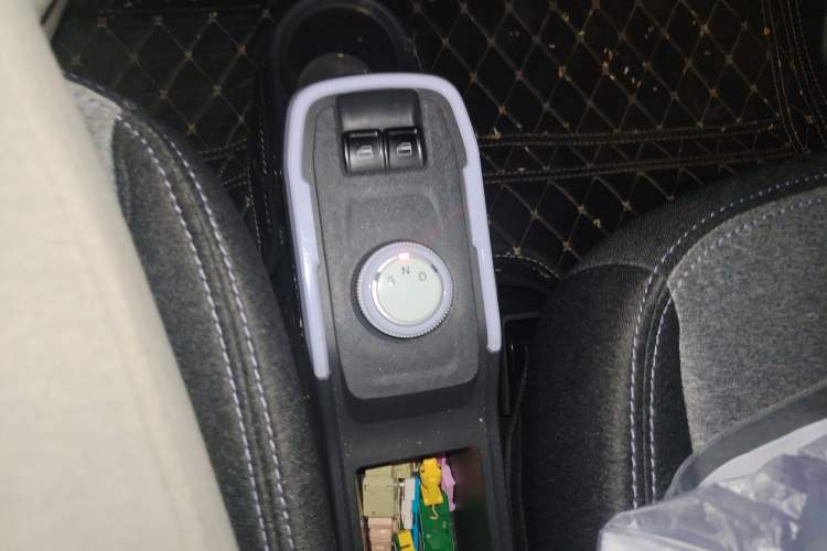 Used Chery QQ Ice Cream 2022 170km Sundae Phosphate Lithium-Ion