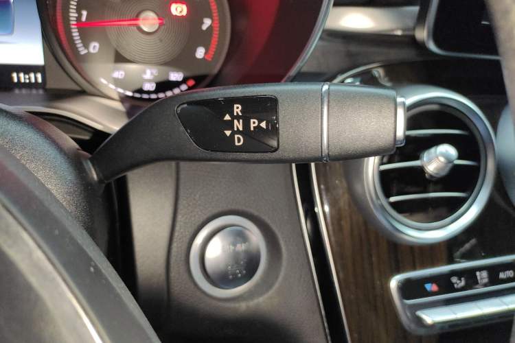 Used Mercedes-Benz GLC 2017 GLC 260 4MATIC Dynamic Edition Gear Lever