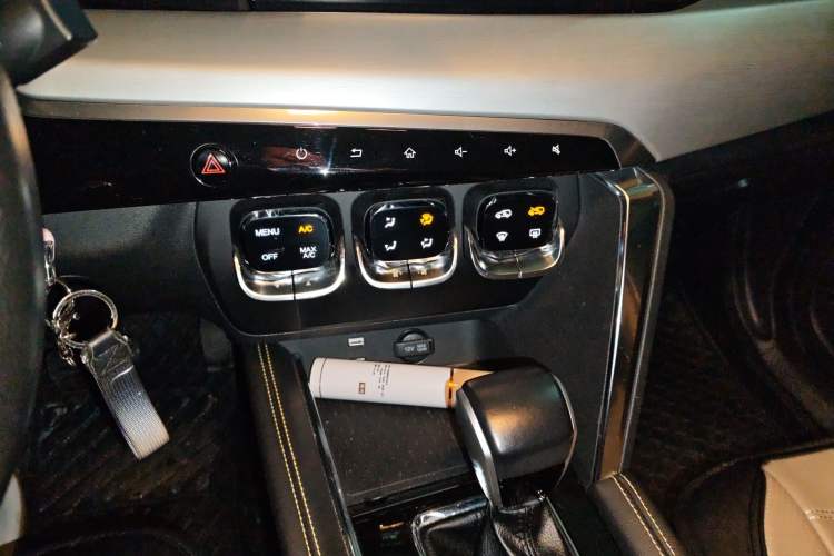 Used BAIC Beijing X3 2021 1.5T CVT Glory Edition Audio And AC Panel