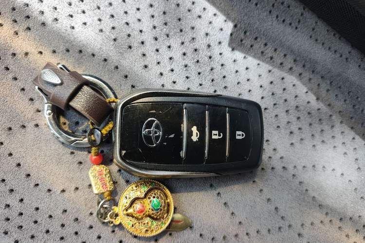 Used Toyota Highlander 2018 2.0T Four-Wheel Drive Elite Edition 7 Seats China VI Standard Vehicle Key