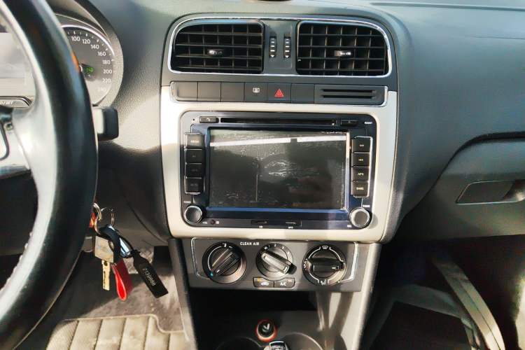 Used Volkswagen Polo 2016 1.6L Automatic Comfort Model
