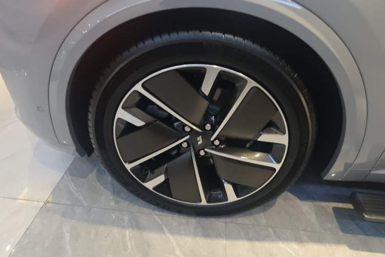 Used Li Auto L9 2025 Ultra Smart Refreshed Edition Left Front Wheel Hub