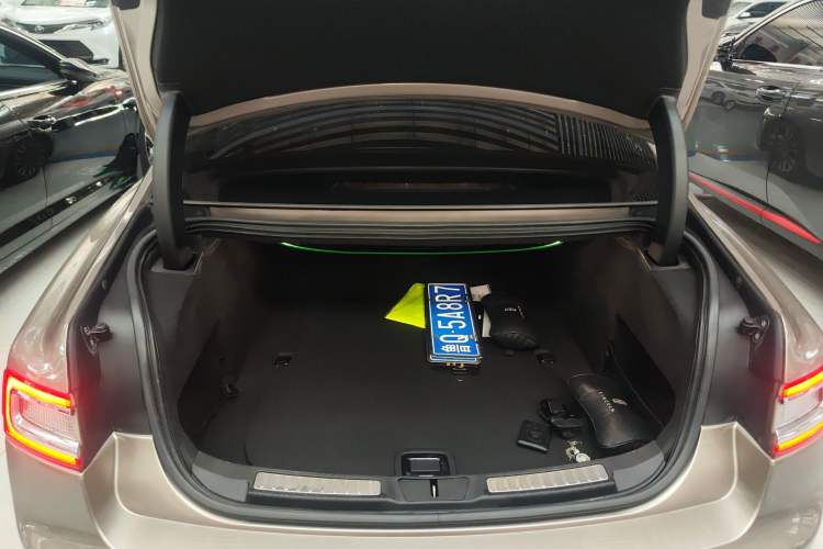 Used Lincoln Continental 2018 3.0T Four-Wheel Drive Prestige Edition Trunk