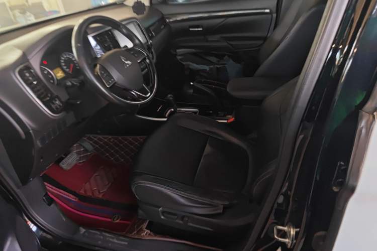 Used Mitsubishi Outlander 2017 2.0L Two-Wheel Drive Glory Edition 5 Seats
