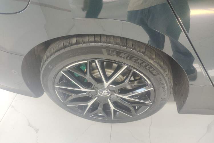 Used BYD Han 2022 EV 610 km All-Wheel-Drive Qianshan Cui Limited Edition
