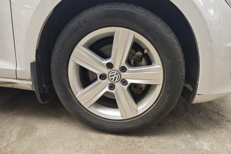 Used Volkswagen Golf 2015 1.4TSI Automatic Luxury Model Right Front Wheel Hub