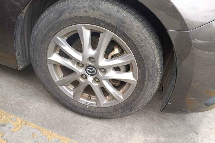 Used Mazda Mazda 3 Axela 2014 Sedan 1.5L Manual Comfort Model
