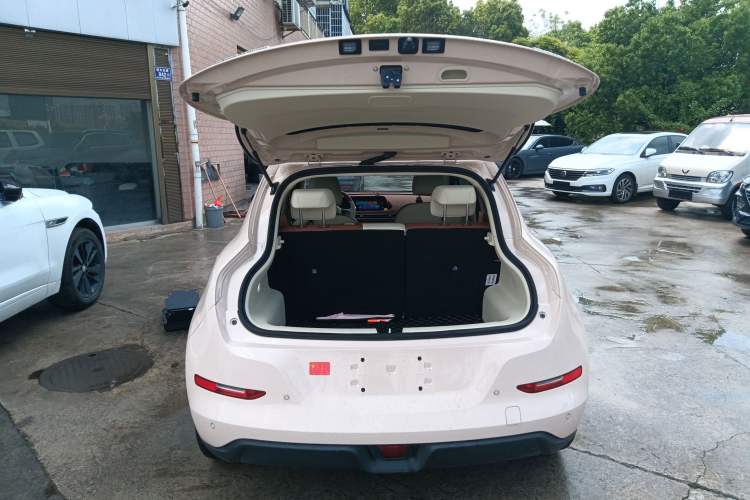 Used ORA Good Cat 2023 401 km Standard Range Luxury Version Lithium Iron Phosphate Trunk