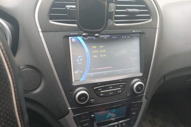 Used GAC Trumpchi GS5 2013 1.8T Automatic Two-Wheel Drive Elite Edition Audio And AC Panel