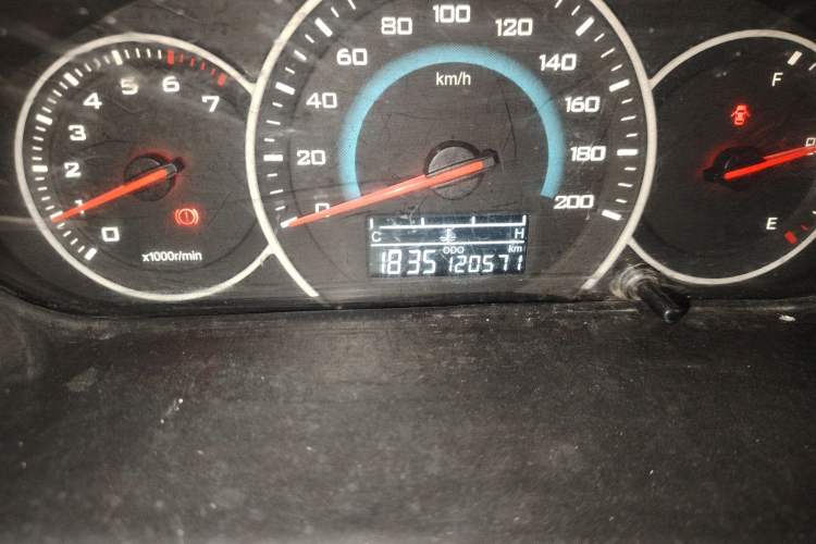 Used Wuling Rongguang V 2016 1.2L Standard Version Odometer Close Up