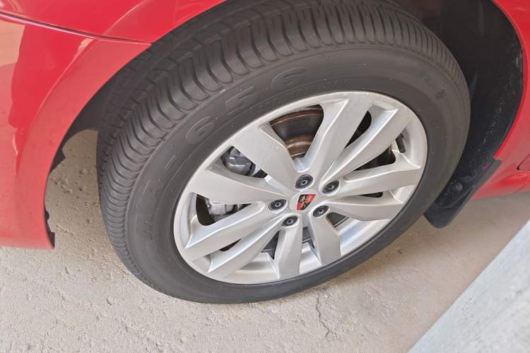 Used Roewe 350 2015 1.5L Automatic Luxury Sunroof Edition