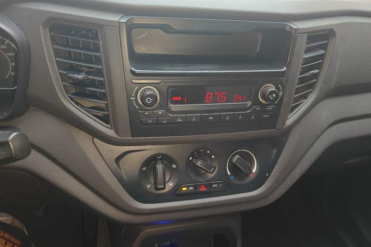 Used Wuling Hongguang V 2021 1.5L Jingqu Edition Enclosed-Window Vehicle LAR
