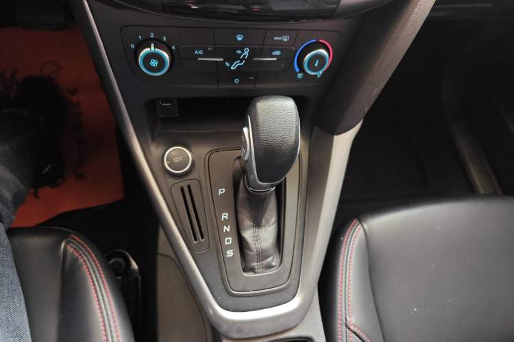 Used Ford Focus 2017 Hatchback 1.6L Automatic Comfort Plus SmartDrive Edition Gear Lever