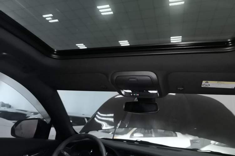 Used Cadillac XT4 2018 28T Two-Wheel-Drive Luxury Model