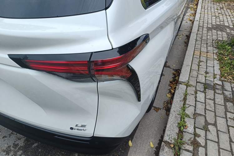 Used Toyota SIENNA 2024 2.5L Hybrid Comfort Edition Right Rear Taillight