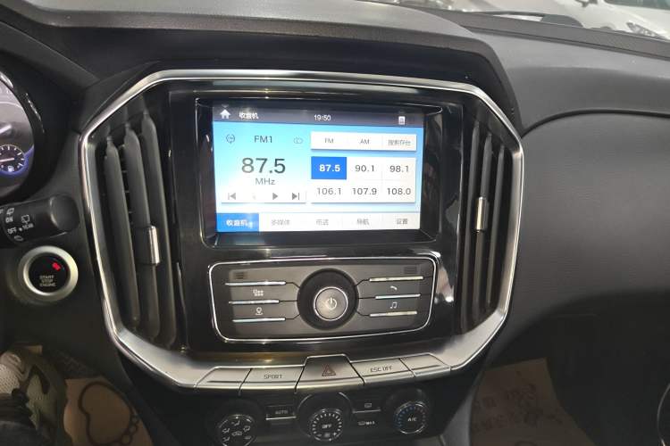 Used JMC Yusheng S350 2016 2.0T Automatic All-Wheel Drive Gasoline Luxury Edition 5 Seats Audio And AC Panel