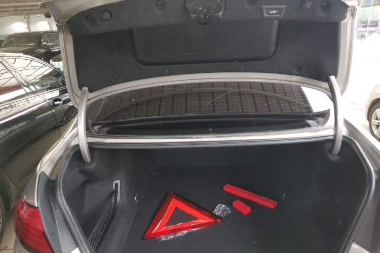 Used BMW 5 Series 2017 525Li Luxury Design Package Trunk