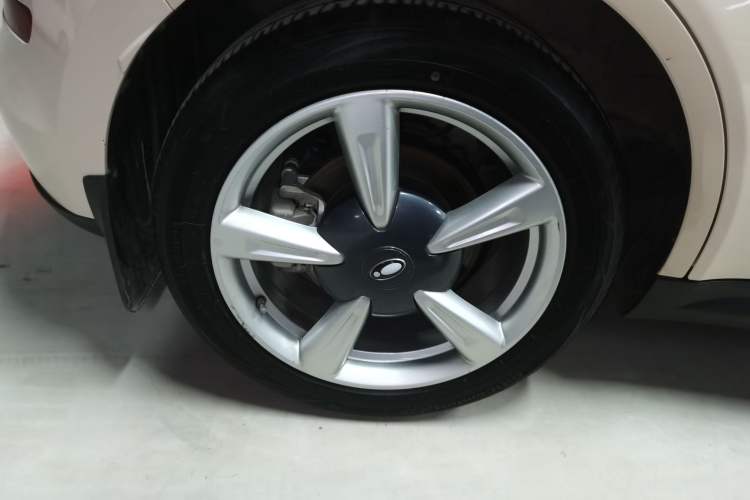 Used ORA Good Cat 2022 Morandi Edition 400km Standard Range Premium Version Lithium-Ion Battery
