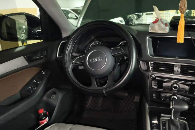 Used Audi Q5 2017 40 TFSI Ambition Edition Steering Wheel