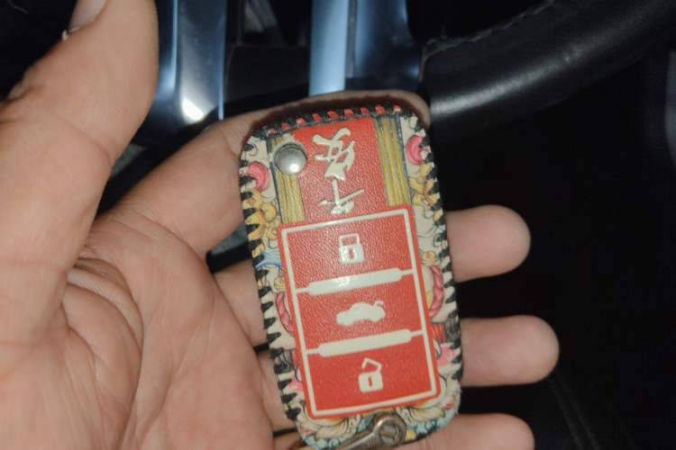 Used Roewe RX5 2016 30T Two-Wheel Drive Automatic Internet Smart Edition
