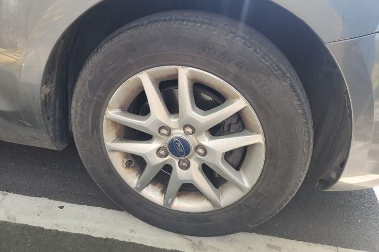 Used Ford Focus 2009 Sedan 1.8L Automatic Fashion Edition Right Front Wheel Hub