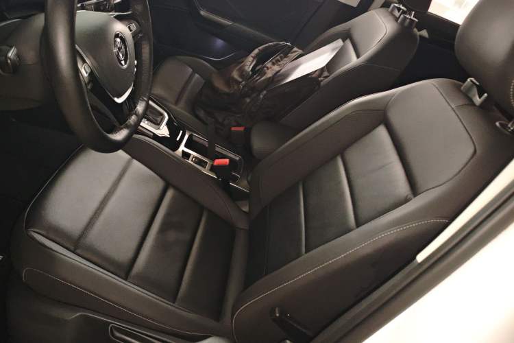 Used Volkswagen T-ROC 2019 280TSI DSG Two-Wheel Drive Comfort Version China V Emission Standard