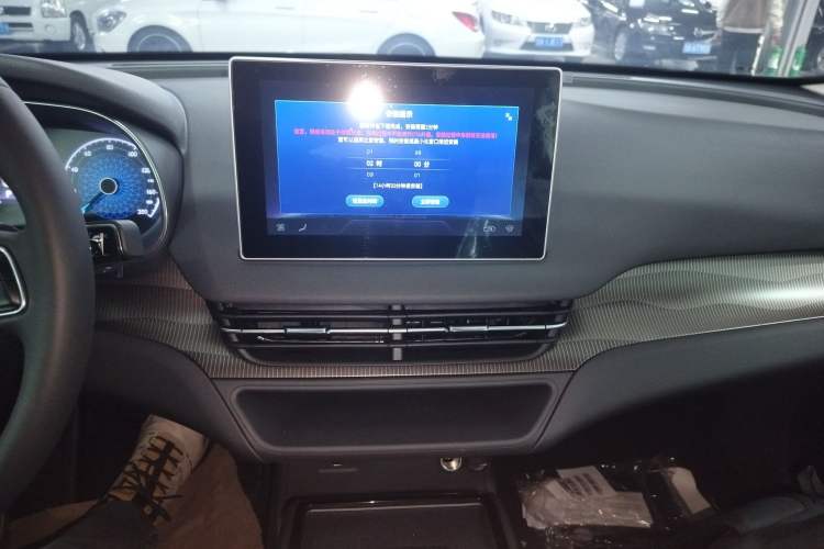 Used Hongqi E-QM5 2023 Revised Version Basic Travel Edition Audio And AC Panel