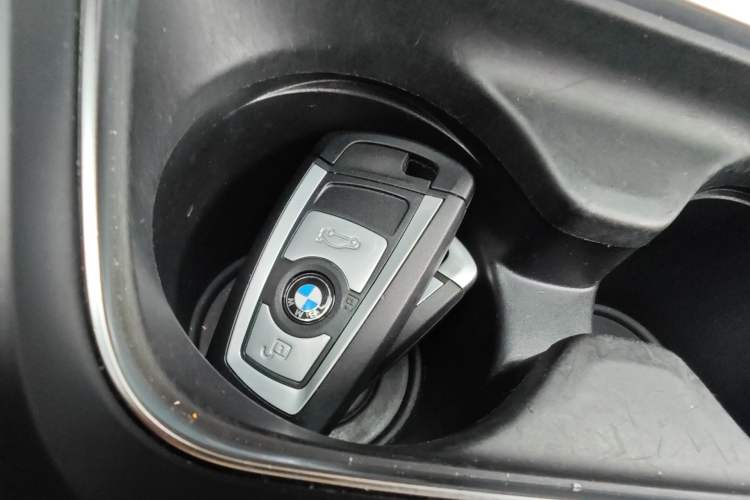 Used BMW 3 Series 2013 Facelifted 320Li Luxury Design Package
