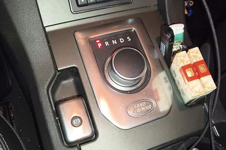 Used Land Rover Discovery 2015 3.0 SC V6 HSE Gear Lever