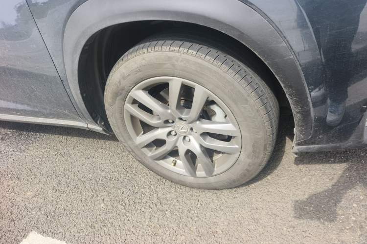 Used Lexus NX 2015 200T All-Wheel-Drive Fēngshàng Edition Right Front Wheel Hub