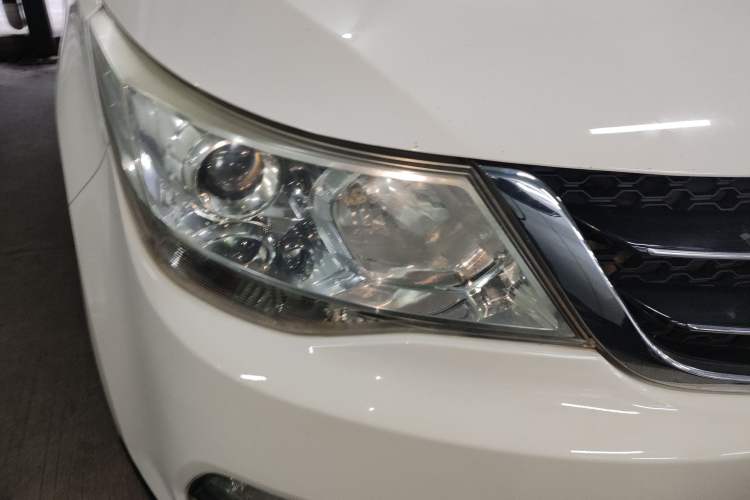 Used Baojun 730 2016 1.5T Manual Luxury Edition 7 Seats Right Front Headlight