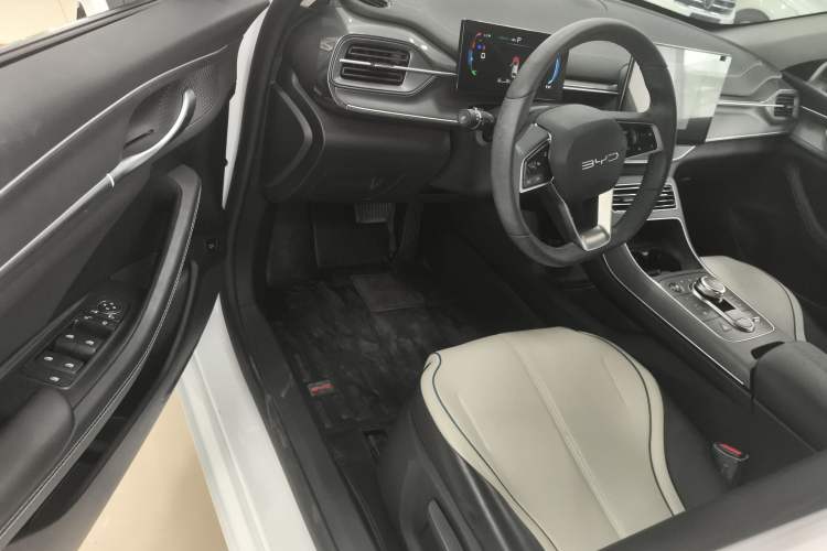 Used BYD Destroyer 05 2024 HONOR Edition DM-i 55KM Luxury Model Driver Seat