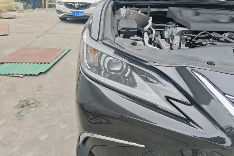 Used Lexus ES 2023 200 Excellence Edition
