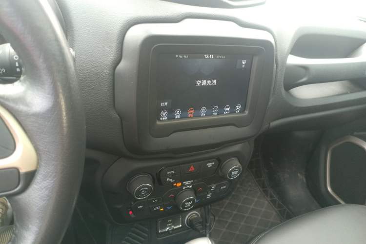 Used Jeep Renegade 2018 Connected Large Screen Version 180T Automatic Jingneng Version Audio And AC Panel