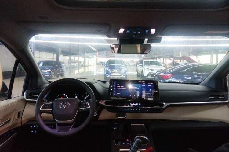 Used Toyota Granvia 2022 2.5L Hybrid Premium Edition Center Console