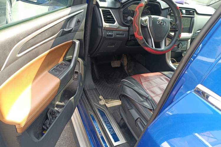 Used SAIC MAXUS T70 2019 2.0T Diesel Automatic 2WD Elite Version with Long Body and High Ground Clearance
