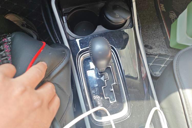 Used Mitsubishi Outlander 2019 2.0L Two-Wheel Drive Comfort Edition 5 Seats China VI Standard Gear Lever