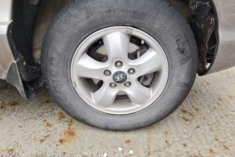 Used Huatai Santa Fe Classic 2009 2.0T Diesel Manual Two-Wheel Drive Comfort Version Right Front Wheel Hub