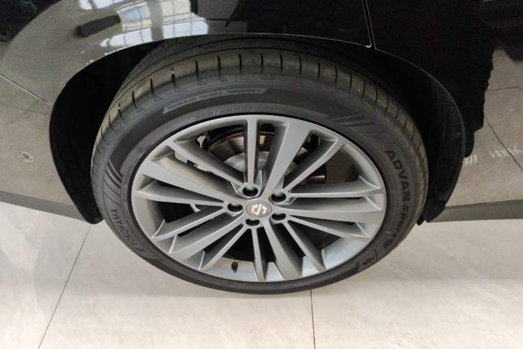 Used Leapmotor C16 2026 Extended-Range 280 LiDAR Zhizun Edition 5 Seats Right Rear Wheel Hub