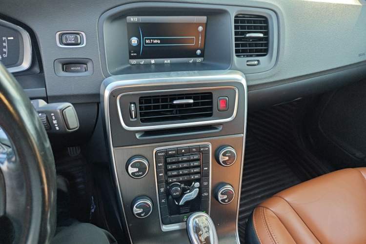 Used Volvo S60 2014 T5 Zhiyi Edition
