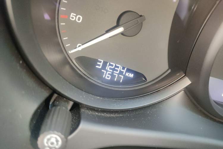 Used Porsche Macan 2024 Macan 2.0T Odometer Close Up