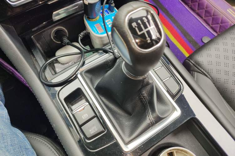 Used Sinotruk VGV U70 2020 1.5T Manual Luxury Edition 7 Seats Gear Lever