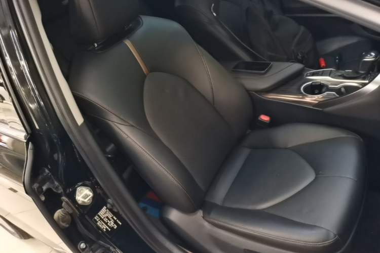 Used Toyota Camry 2019 Revised Version 2.0G Luxury Edition
