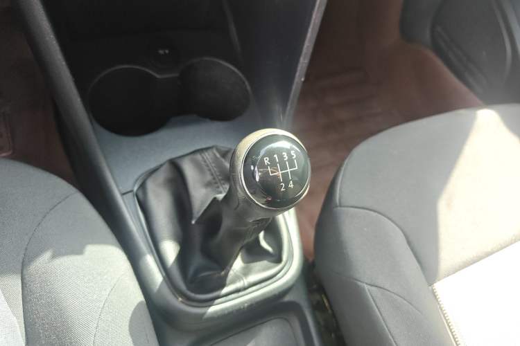 Used Volkswagen Polo 2016 1.4L Manual Fashion Model Gear Lever