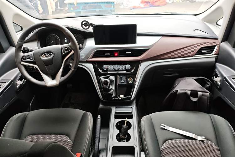 Used JAC Refine M3 2022 PLUS 1.5T 7-Seater Standard Model