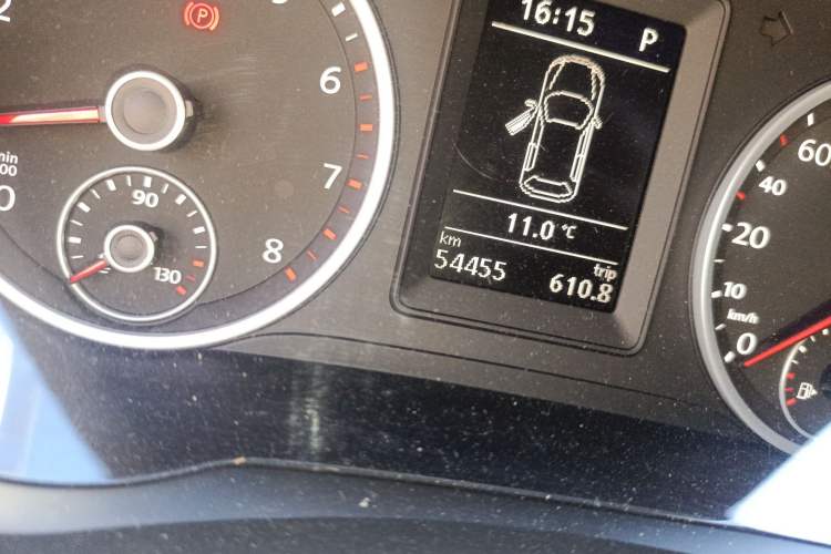 Used Volkswagen Tiguan 2016 280TSI Automatic Two-Wheel-Drive Silk Road Style Edition Odometer Close Up