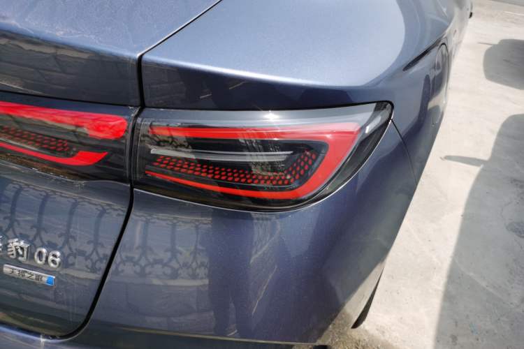 Used BYD Seal 06 New Energy 2025 DM-i Smart Drive 120KM Prestige Model Right Rear Taillight