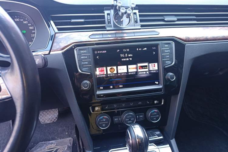 Used Volkswagen Magotan 2017 330TSI DSG Luxury Model Audio And AC Panel